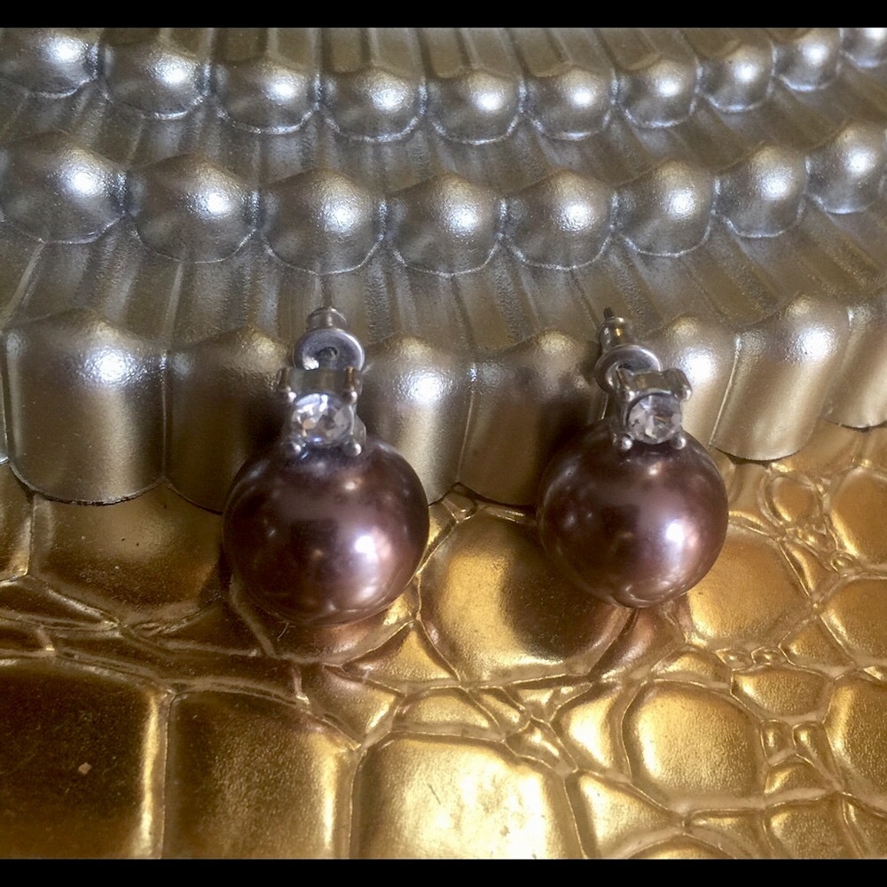 Tahitian pearl earrings w diamond accent